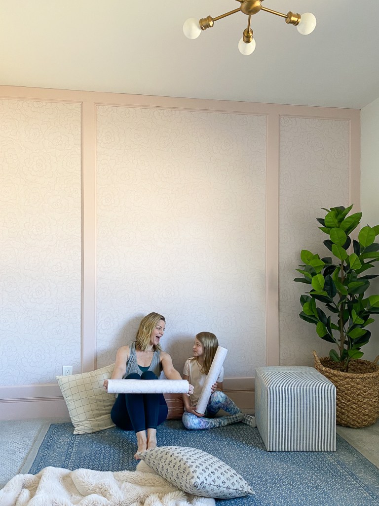 Wallpaper feature wall in a finished room